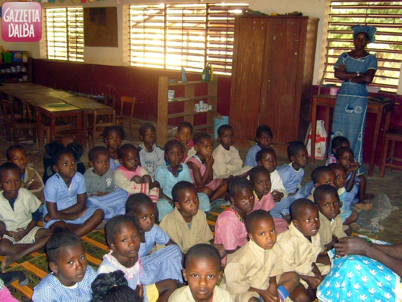 Scuola cattolica in Guinea Gazzetta d'Alba Dal 1882 il settimanale