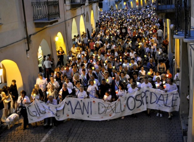 carmangola fiaccolata ospedale 1