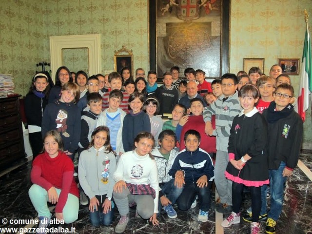 visita-studenti-scuola-sacco-municipio-alba