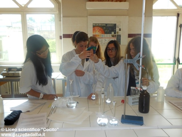 laboratorio-chimica-liceo-scientifico-alba