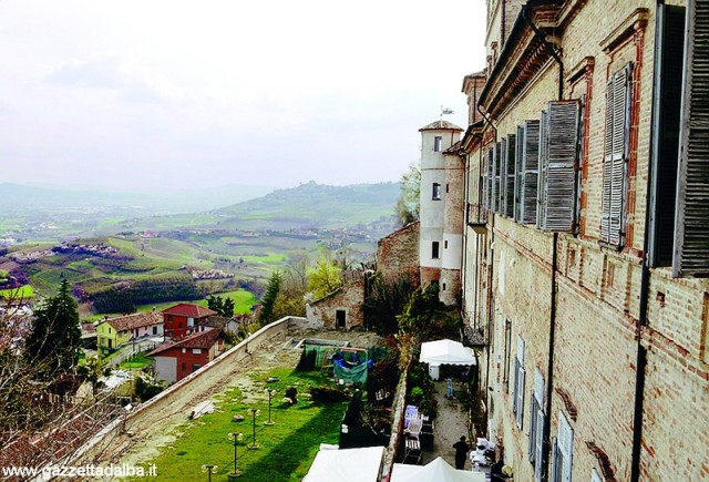 magliano alfieri castello veduta