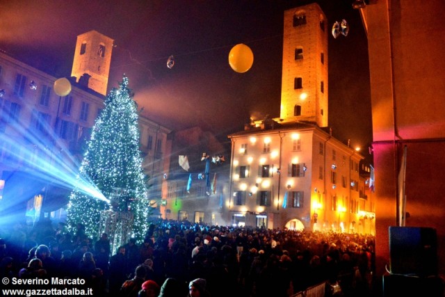 fine-anno-2014-piazza-duomo-alba (23)