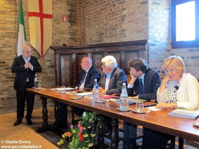 visita-ministro-franceschini-castello-grinzane-aprile2015