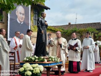 I devoti pregano il Beato Luigi Brodino