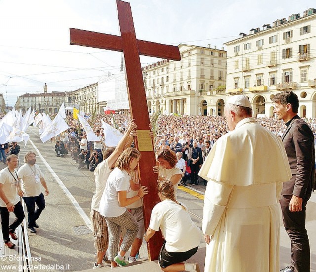 Francesco a torino croce sfor Ansa