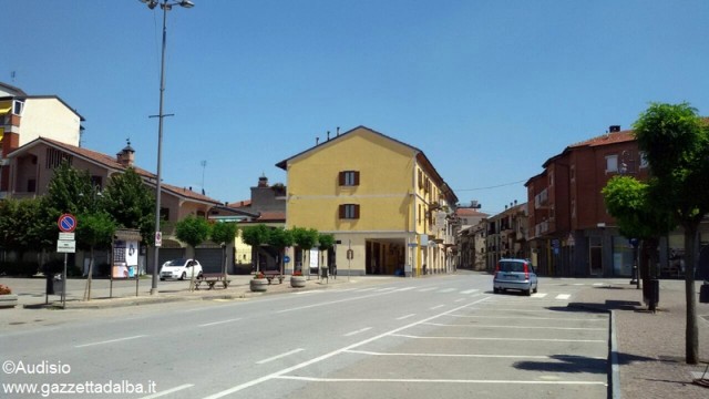 Montà piazza mercato (1)