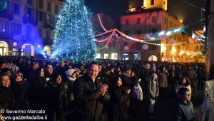Il brindisi di Capodanno in piazza del Duomo ad Alba
