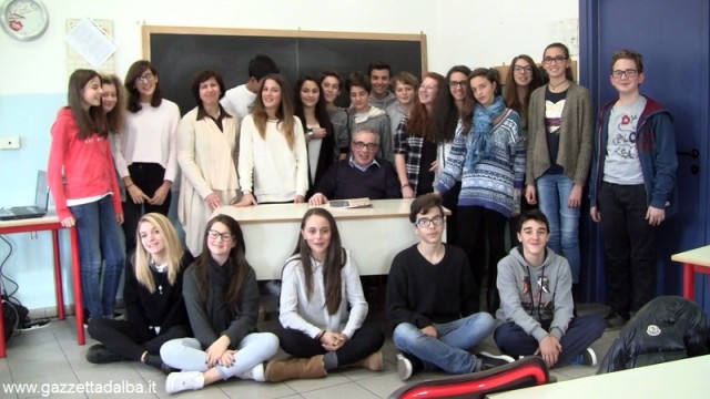 scuola media Vida Rose bianche ragazzi con Eugenio Guercio