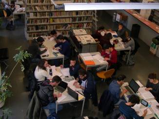 Biblioteca civica “aperta per ferie” a Bra