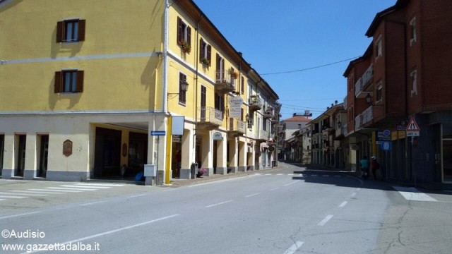 Montà piazza mercato (2)