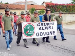 Ceresole imbandierata ha reso omaggio alle penne nere 2