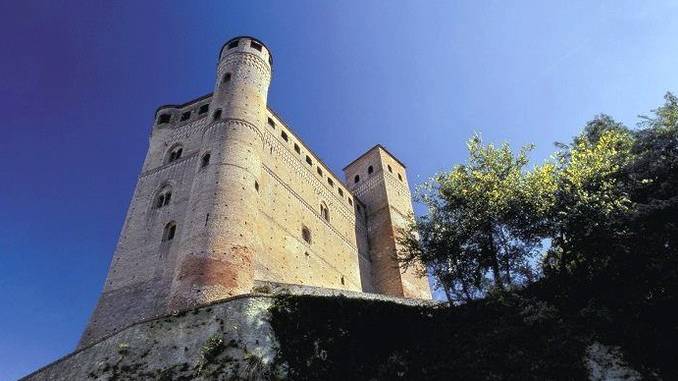Nuovi orari da luglio per il castello di Serralunga
