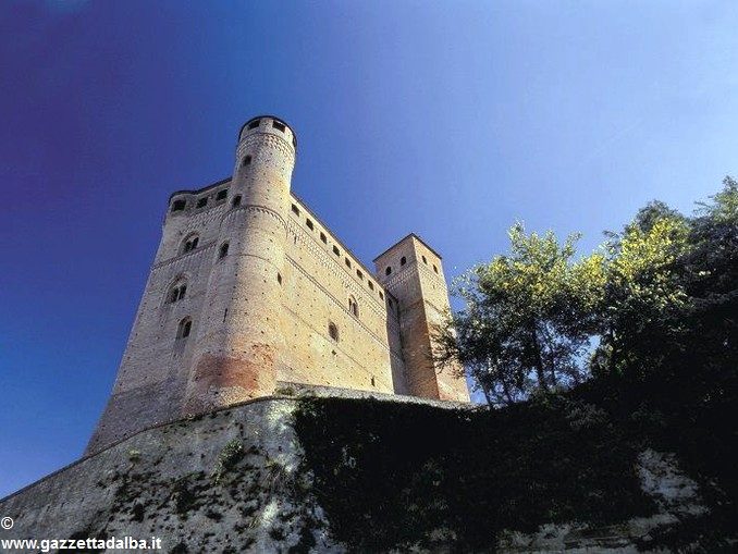 Nuovi orari da luglio per il castello di Serralunga