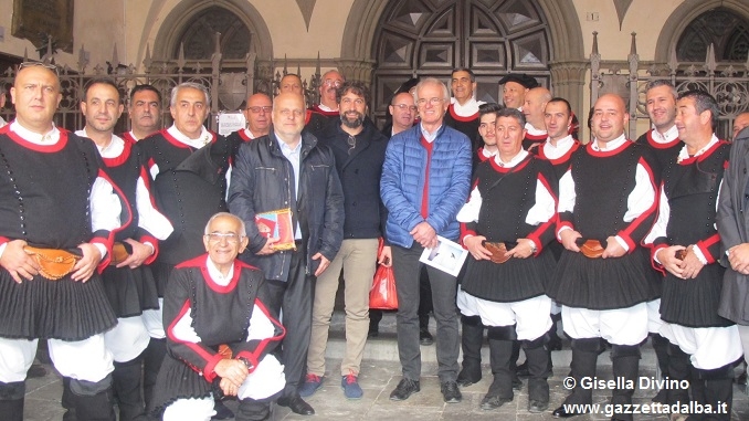 Il coro folk sardo "Città di Macomer" canta per la città di Alba