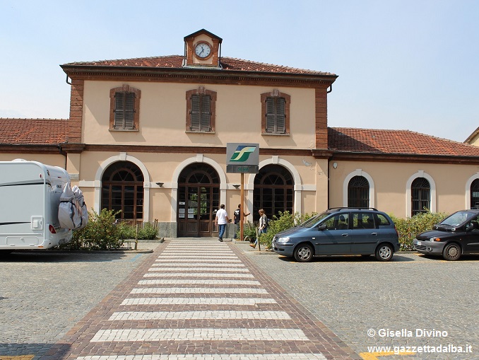 Tre taxisti abusivi fermati nel parcheggio della stazione di Alba - http://gazzettadalba.it/