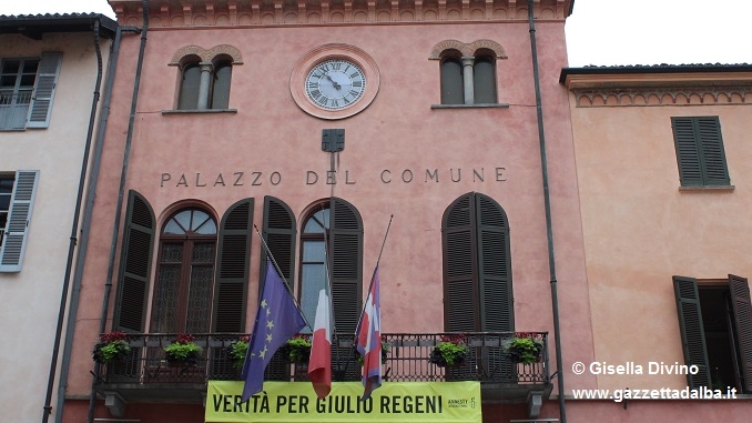 Ad Alba bandiere a mezz’asta per le vittime del terremoto in centro Italia