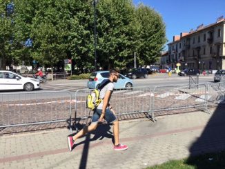 Meno attraversamenti pedonali di fronte alla stazione