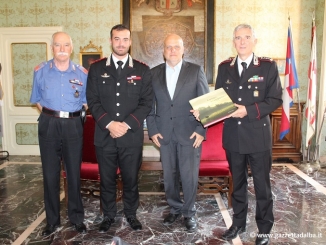 Alba: il Sindaco Maurizio Marello ha salutato il Colonnello dei Carabinieri Flavio Magliocchetti ed il neo Capitano Giacomo Conte