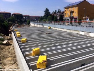 Coperti i primi quaranta metri di ferrovia in via Vittorio Veneto