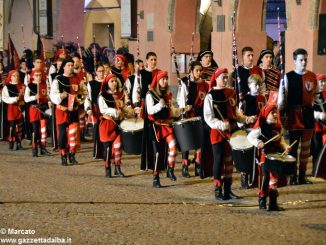 I borghi hanno reso omaggio al podest&agrave;. La Fiera del tartufo ha avuto inizio 1