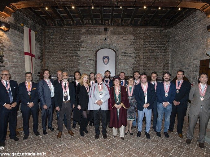 I cavalieri del tartufo accolgono Alan Bryden presidente della federazione delle confraternite del vino 1