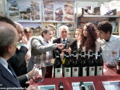 Il presidente del Senato Pietro Grasso incoraggia gli studenti dell’Enologica 2