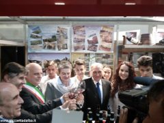 Il presidente del Senato Pietro Grasso incoraggia gli studenti dell’Enologica 4