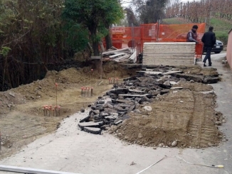 Frana in strada Bonora: Canale costretta a fare da sé