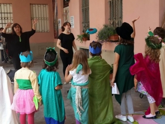 Bambini a lezione di teatro in italiano e in inglese alla Moretta 1