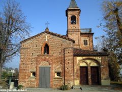 In sacrestia, ai Piloni di Mont&agrave;, le foto di tutti i caduti roerini 1