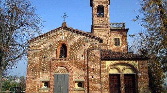 In sacrestia, ai Piloni di Montà, le foto di tutti i caduti roerini 1