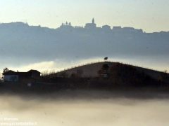 Dolce nebbia. Ecco le foto più belle degli orizzonti di Langa