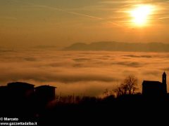 Dolce nebbia. Ecco le foto più belle degli orizzonti di Langa 4