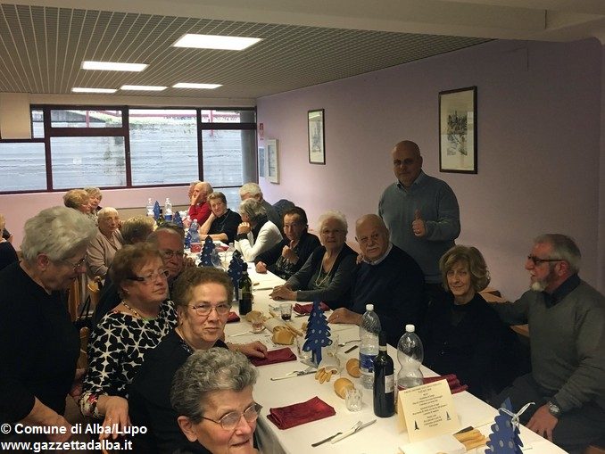 Duecento anziani alla Festa di Natale della terza età