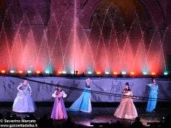 Fotogallery: lo spettacolo delle fontane luminose in piazza Duomo 9