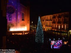 Fotogallery: lo spettacolo delle fontane luminose in piazza Duomo 12