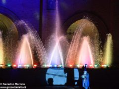 Fotogallery: lo spettacolo delle fontane luminose in piazza Duomo 14