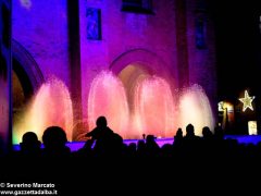 Fotogallery: lo spettacolo delle fontane luminose in piazza Duomo 16