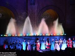 Fotogallery: lo spettacolo delle fontane luminose in piazza Duomo 17