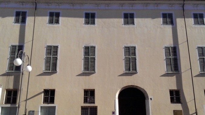 A Cherasco palazzo Salmatoris chiuso a causa di una crepa