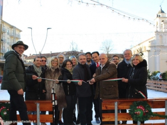 Inaugurata la pista di pattinaggio in piazza Pertinace ad Alba