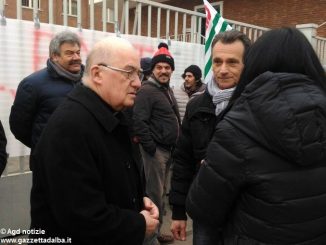 Il vescovo di Pinerolo accanto a chi rischia di perdere il lavoro