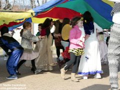 Grande festa di Carnevale nel Paese di fiaba e sabato si bissa con gli Anni 