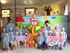 Gran falò di Carnevale nella scuola dell