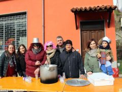 Gran falò di Carnevale nella scuola dell