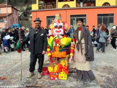 Gran falò di Carnevale nella scuola dell