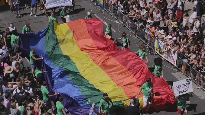 Il gruppo "De-Generi" lancia l'idea di un "Gay pride" albese a giugno