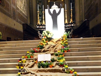 La Veglia pasquale e l'accensione del cero in Duomo