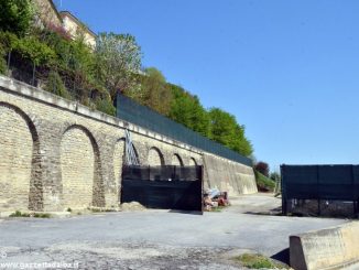 Il muraglione e la tettoia di La Morra saranno camuffati