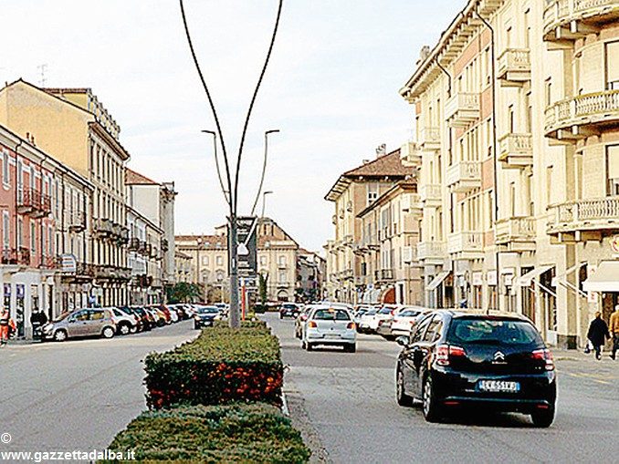 Corso Italia non vuole la pista ciclabile: meglio i parcheggi